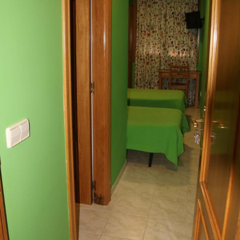 Hostal Burgales Милагро Экстерьер фото