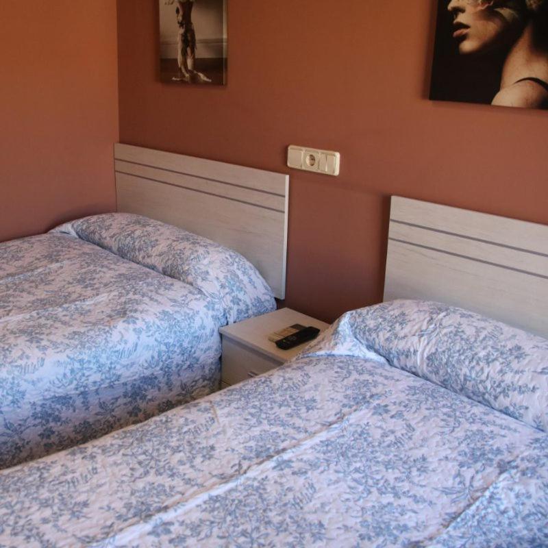 Hostal Burgales Милагро Экстерьер фото