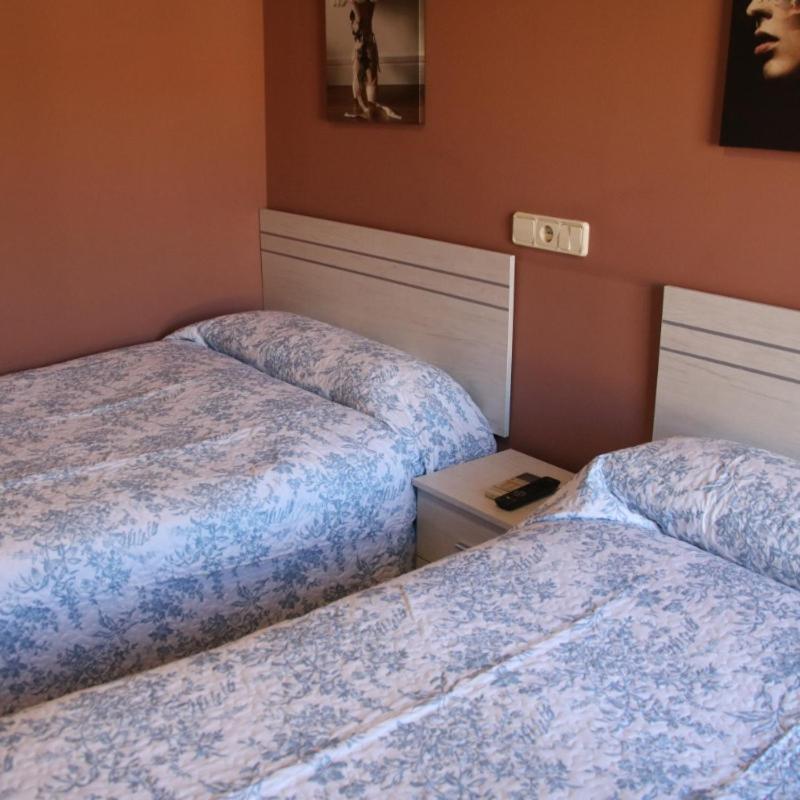 Hostal Burgales Милагро Экстерьер фото