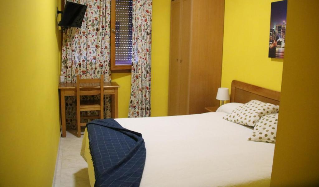 Hostal Burgales Милагро Экстерьер фото