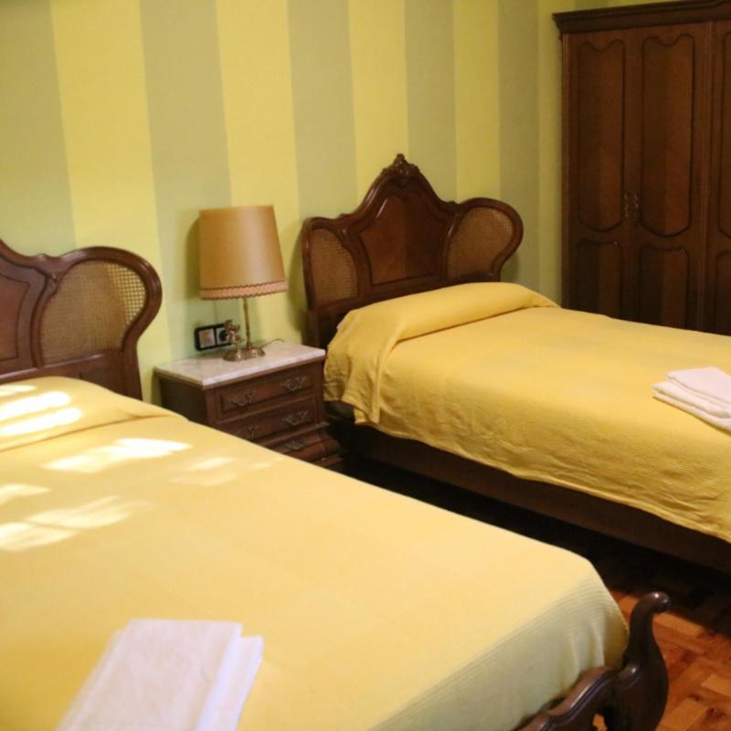 Hostal Burgales Милагро Экстерьер фото